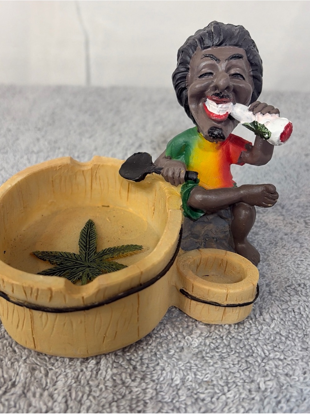 Rasta Themed Resin Ashtray with Matching Trinket Dish - Multicolor